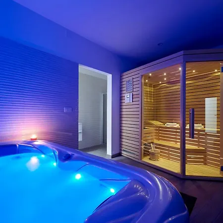 2 * Trogir